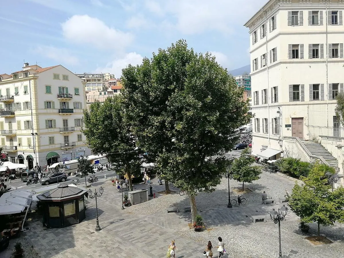 Homeholidaysanremo - Palace 0*, Sanremo